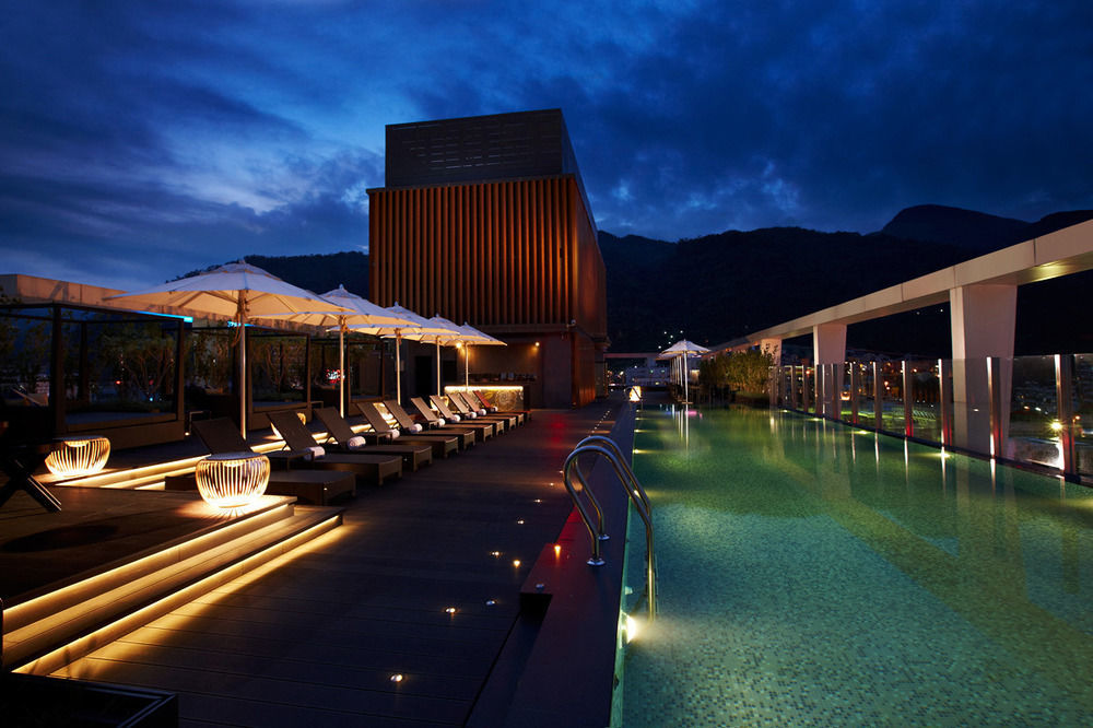 Wellspring by Silks Hotell Jiaoxi Eksteriør bilde The swimming pool at The Landmark Mandarin Oriental