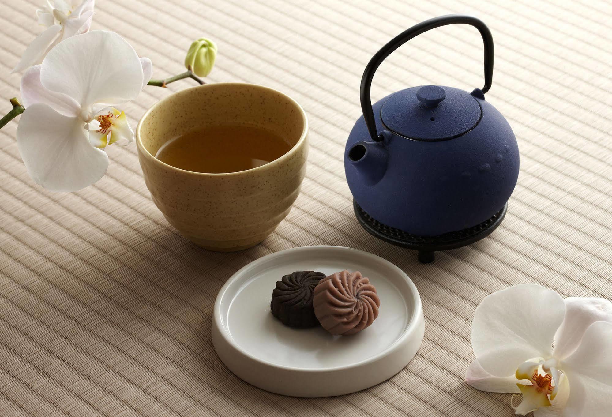 Wellspring by Silks Hotell Jiaoxi Eksteriør bilde A Japanese tea set