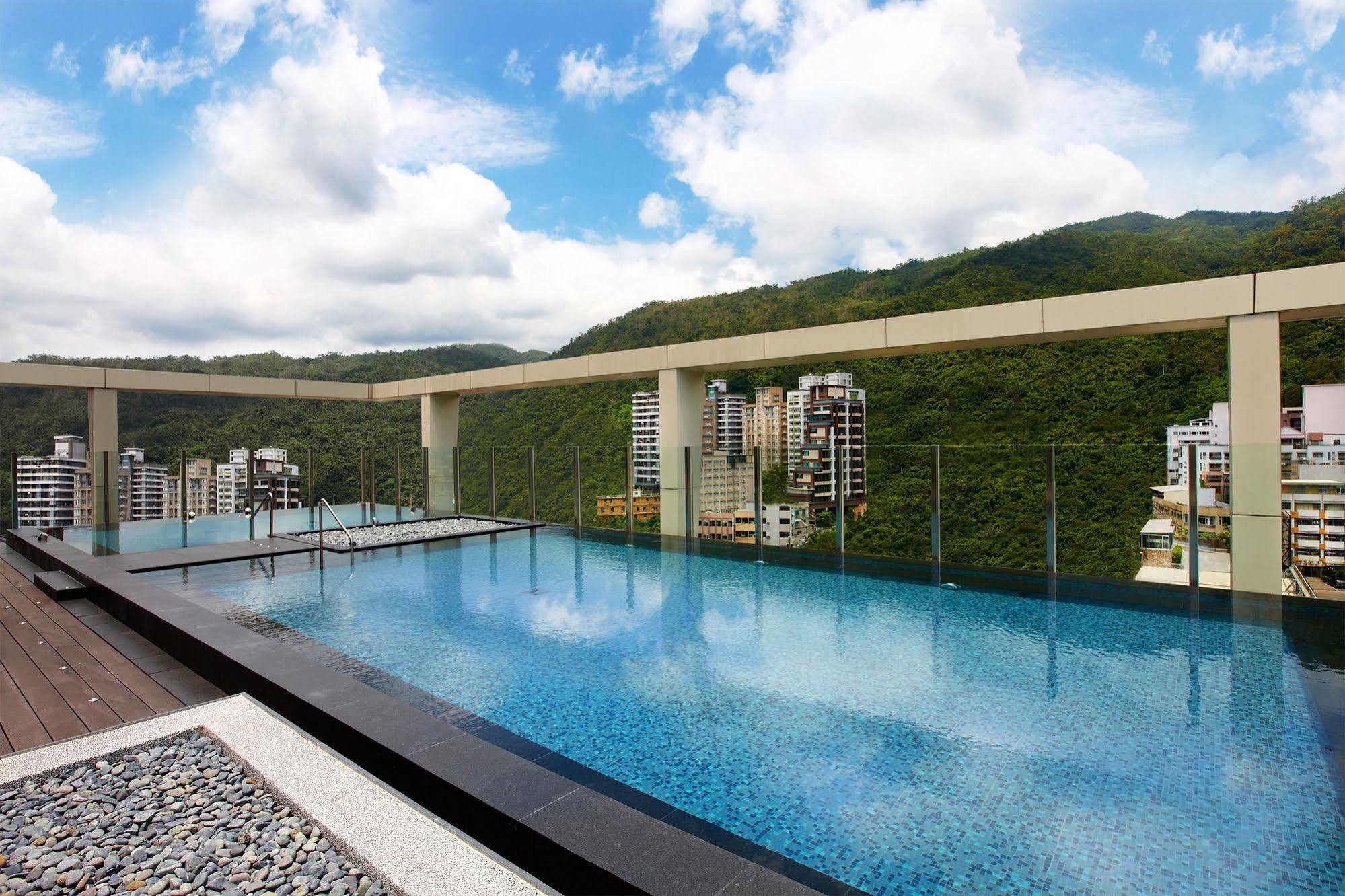 Wellspring by Silks Hotell Jiaoxi Eksteriør bilde The swimming pool at the rooftop